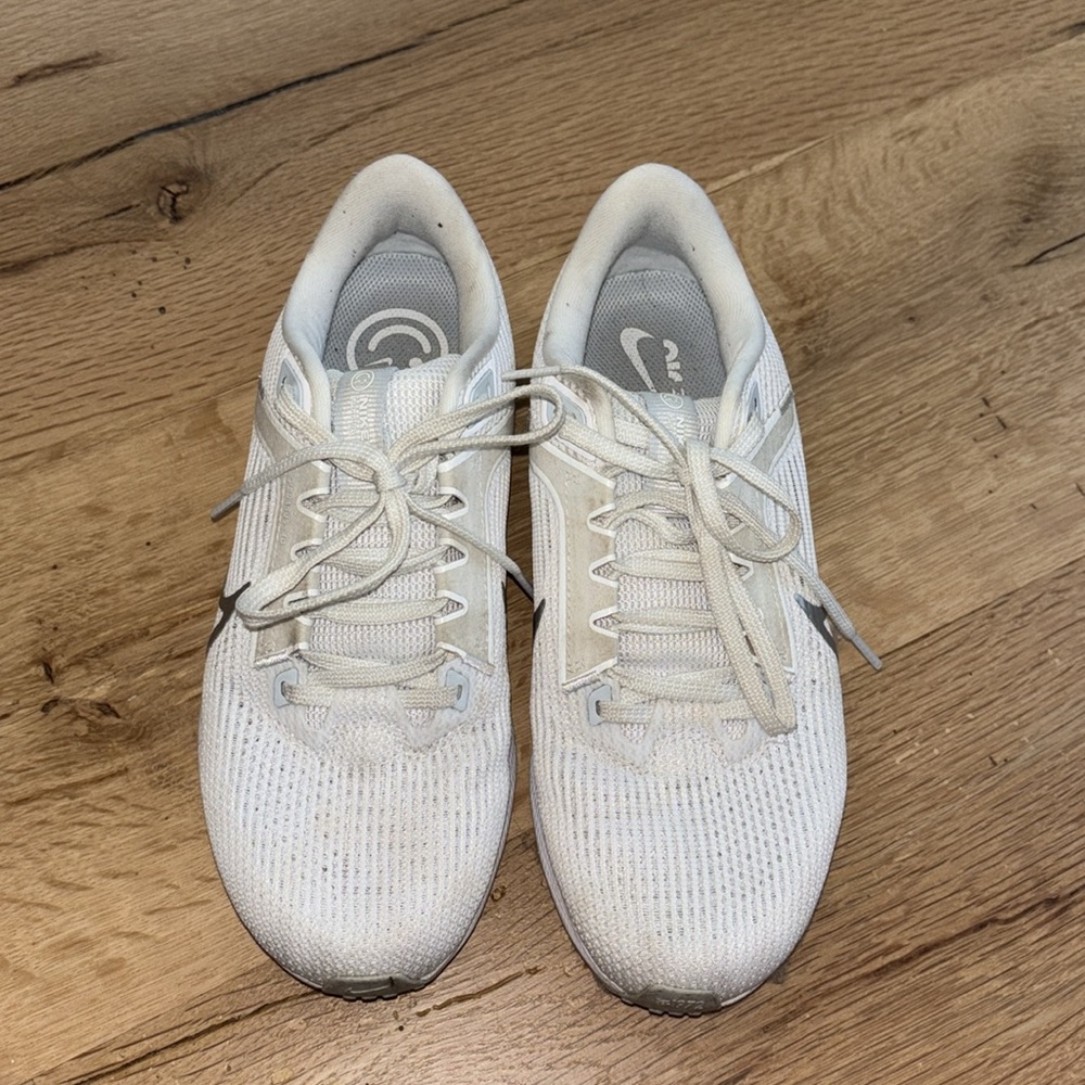Nike Running Shoe - Picture 2 of 4